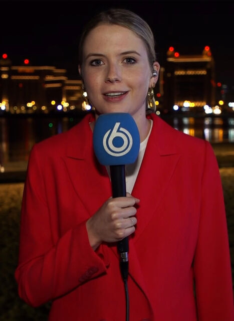 Noa Vahle in LaDress