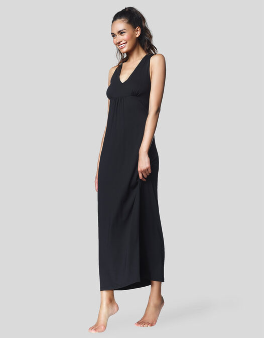 maxi jurk met open rug zwart Josephine lopend
