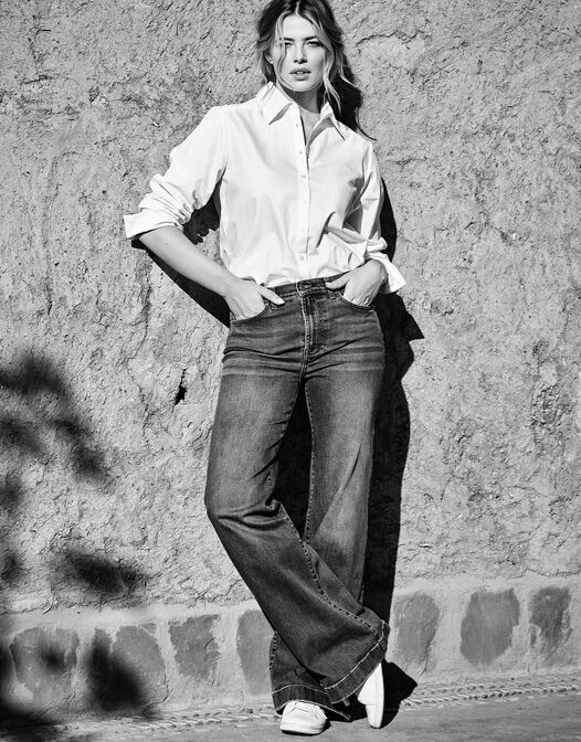 Manuela -  - large